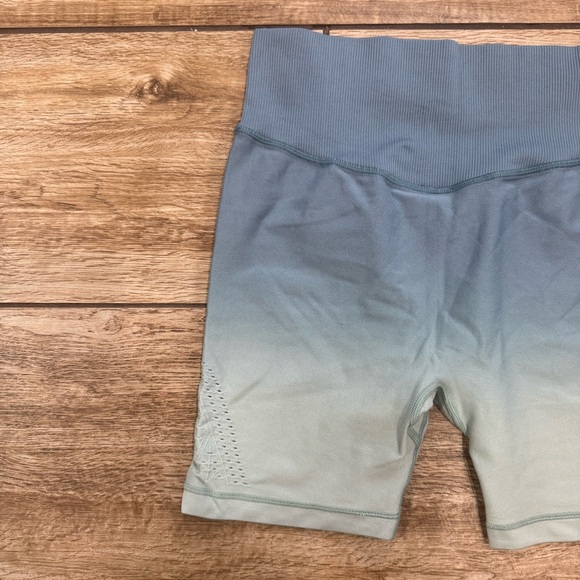 PINK Victoria's Secret Sport Pink Ombre Shorts Size Medium Pink Active SEAMLESS - Picture 6 of 13